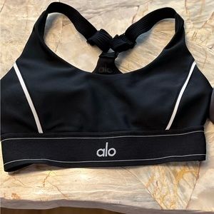 Size small alo sports bra